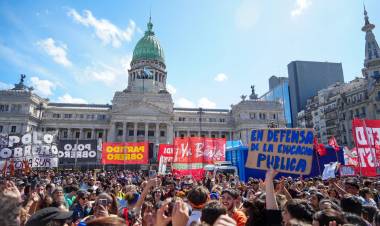 PROTESTA Y REPRESIÓN FRENTE AL CONGRESO, CRÓNICA DE UNA LUCHA QUE CONTINÚA