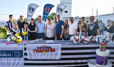 GRAL. PINEDO: EL GOBERNADOR ZDERO ENTREGÓ TÍTULOS DE PROPIEDAD, AYUDAS TÉCNICAS PARA PERSONAS CON DISCAPACIDAD Y EQUIPAMIENTOS PARA CLUBES E INSTITUCIONES LOCALES