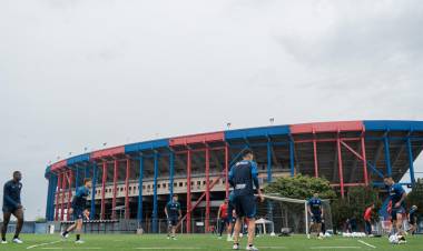 BARRAS IRRUMPIERON EN LA PRÁCTICA DE SAN LORENZO