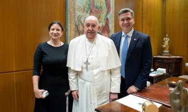 ENCUENTRO DEL GOBERNADOR ZDERO CON EL PAPA FRANCISCO: “EL SANTO PADRE ENVIÓ BENDICIONES PARA TODOS LOS CHAQUEÑOS”