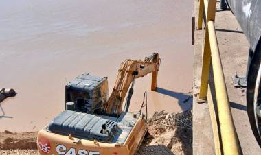 OPTIMIZANDO EL SERVICIO: SAMEEP REALIZÓ LA LIMPIEZA DE TOMA DE AGUA CRUDA DEL RÍO BERMEJO Y DE PRESEDIMENTADORES EN PRESIDENCIA ROCA