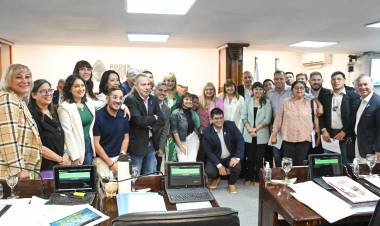 LA LEGISLATURA APROBÓ LA SUSPENSIÓN DE LAS PASO Y LA REGULACIÓN DE LA INTELIGENCIA ARTIFICIAL EN EL SISTEMA EDUCATIVO