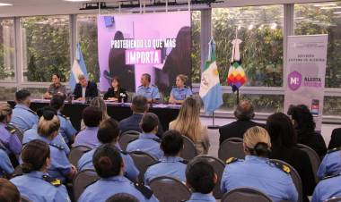 LA VICEGOBERNADORA SCHNEIDER ENCABEZÓ EL TALLER DE CONCIENTIZACIÓN Y PREVENCIÓN DE LA VIOLENCIA CONTRA LA MUJER 