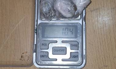 INTENTÓ PASAR MARIHUANA A UN DETENIDO Y TERMINÓ COMPARTIENDO CELDA