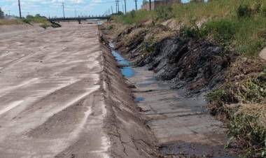 CANAL SOBERANÍA NACIONAL: EL GOBIERNO  PROVINCIAL MEJORA EL DRENAJE URBANO DE UN IMPORTANTE SECTOR DE LA CAPITAL CHAQUEÑA