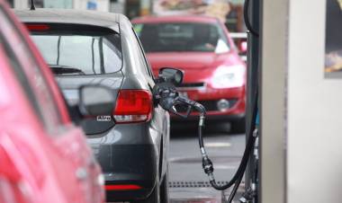 EL GOBIERNO POSTERGÓ EL AUMENTO DEL IMPUESTO A LOS COMBUSTIBLES