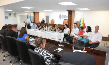 ELECCIÓN DE DEFENSOR DEL PUEBLO Y ADJUNTO: LOS POSTULANTES EXPUSIERON EN CONSULTA PÚBLICA SUS INTENCIONES Y PROPUESTAS