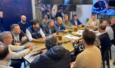 EXPOAGRO 2025: EL GOBERNADOR ZDERO MANTIENE REUNIONES DE TRABAJO Y VINCULACIÓN CON ENTIDADES DEL CAMPO DE TODO EL PAÍS