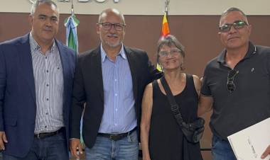 CHACO A LA OBRA: LA FELICIDAD DE LOS PRIMEROS VECINOS EN RECIBIR EL CRÉDITO DEL IPDUV