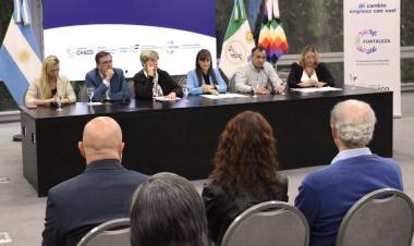 LA VICEGOBERNADORA SCHNEIDER ENCABEZÓ EL LANZAMIENTO DEL CURSO “CONSTRUYENDO FORTALEZAS” PARA EL ABORDAJE DE CONSUMOS PROBLEMÁTICOS