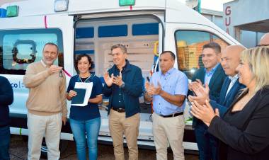 ENTREGA DE AMBULANCIA AL HOSPITAL DE PUERTO TIROL: “TRABAJAMOS EN LA CONSOLIDACIÓN DE LA RED SANITARIA” DIJO EL GOBERNADOR ZDERO 