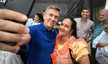 EL GOBERNADOR ZDERO EN CONCEPCIÓN DEL BERMEJO ENTREGÓ ELEMENTOS DEPORTIVOS  A 71 ESCUELAS  Y ÚTILES ESCOLARES A 49 INSTITUCIONES DEL NOROESTE DE LA PROVINCIA