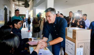 VOTÓ EL GOBERNADOR LEANDRO ZDERO: “ES UN DÍA DECISIVO PARA LOS CHAQUEÑOS Y HAY QUE CONCURRIR A VOTAR”