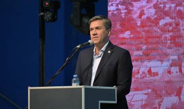 EL GOBERNADOR ZDERO ACOMPAÑÓ EL ACTO POR EL 115° ANIVERSARIO DE VILLA ÁNGELA