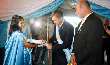 BASAIL: EL GOBERNADOR ZDERO ENCABEZÓ EL ACTO CENTRAL POR EL 215° ANIVERSARIO DE LA REVOLUCIÓN DE MAYO