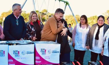CONCEPCIÓN DEL BERMEJO: EL GOBERNADOR ZDERO INAUGURÓ LA PLAZA DE LAS INFANCIAS. ADEMÁS, ACORDÓ LA MEJORA Y AMPLIACIÓN DEL REGISTRO CIVIL