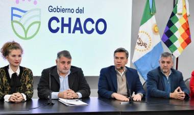EL GOBERNADOR ZDERO ENTREGÓ EQUIPOS INFORMÁTICOS PARA REGISTROS CIVILES DE TODA LA PROVINCIA