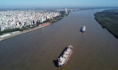 ENCONTRARON EL CUERPO DE UN HOMBRE FLOTANDO EN EL RÍO PARANÁ CON MÚLTIPLES PUÑALADAS EN EL PECHO