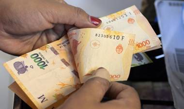 AGUINALDOS POSTERGADOS, ENDEUDAMIENTO RÉCORD Y UNA INVERSIÓN MILLONARIA EN UN PARQUE ACUÁTICO REAVIVAN EL DEBATE SOBRE LAS PRIORIDADES DEL EJECUTIVO CHAQUEÑO.