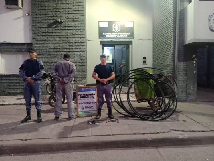 LO ATRAPARON EN PLENA FAENA DE CORTAR CABLES DE TELÉFONO