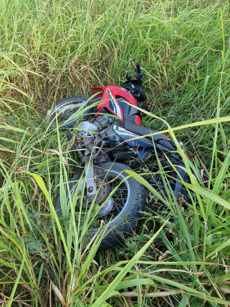 ENCUENTRAN UNA MOTO ENTRE LA MALEZA