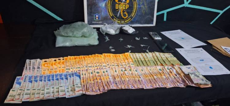 ALLANAMIENTO ANTINARCÓTICO: SECUESTRARON COCAÍNA, DINERO, UNA MOTOCICLETA Y APREHENDIERON A UN CIUDADANO