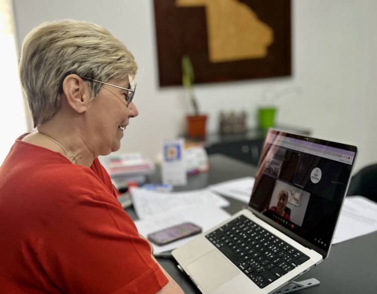 PRIMER ACTO DE ADJUDICACIÓN DE CARGOS DE NIVEL PRIMARIO: "JUNTO A LOS DOCENTES ESTAMOS CUMPLIENDO UN ANHELO Y UNO DE LOS OBJETIVOS QUE NOS FIJAMOS" DIJO LA MINISTRA NAIDENOFF