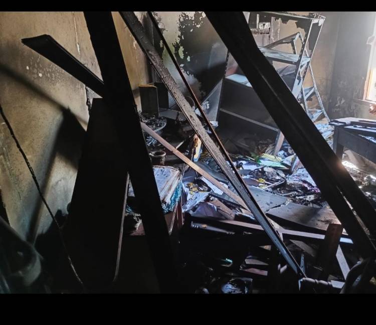 A DIAS DEL ANIVERSARIO SE INCENDIO LA OFICINA DE CONTADURÍA DEL MUNICIPIO DE ENRIQUE URIEN