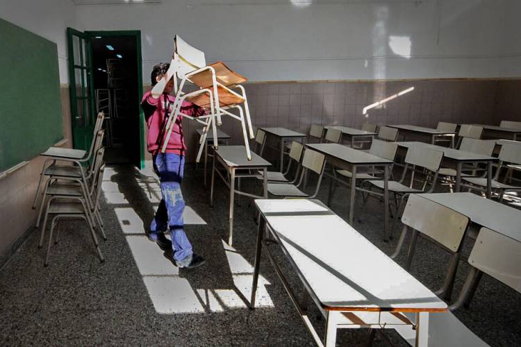 DOCENTES: CLASES EN RIESGO Y LA PULSEADA POR EL INCENTIVO SALARIAL