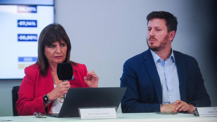 BULLRICH DIJO QUE HUBO MÁS DE 800 DENUNCIAS POR "APRIETES" PARA MARCHAR AL CONGRESO