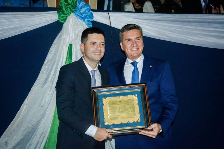 EL GOBERNADOR ZDERO ACOMPAÑÓ EL 112° ANIVERSRIO DE SÁENZ PEÑA