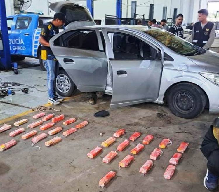 GOLPE AL NARCOTRÁFICO: SECUESTRARON MÁS DE 17 KILOS DE COCAÍNA OCULTOS EN UN AUTO 