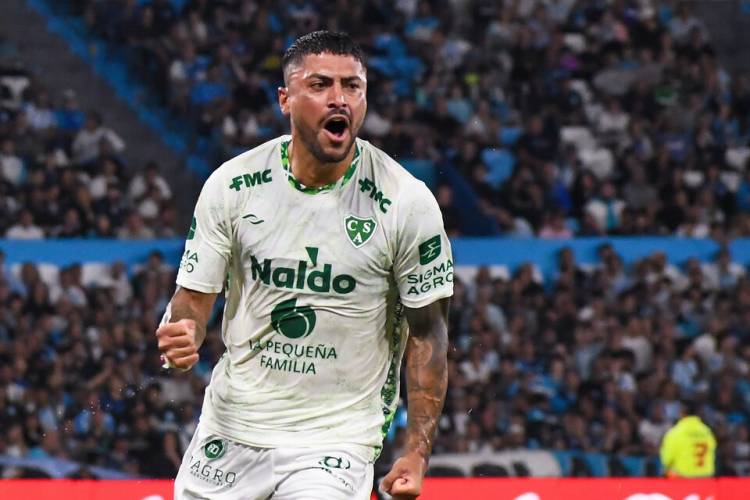 RACING PERDIÓ ANTE SARMIENTO Y COMPLICA SU LUGAR ENTRE LOS CUATRO PRIMEROS 