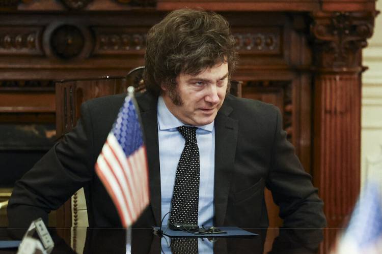 SE VENDE UN PUEBLO (ARGENTINIANS FOR SALE)