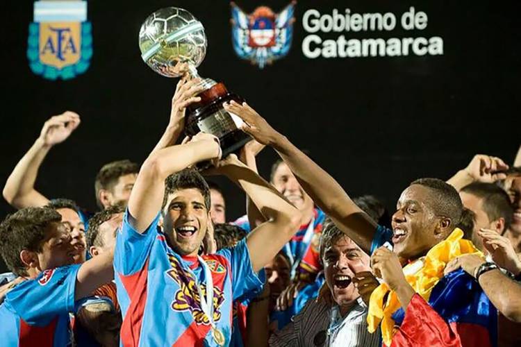 RIVER Y ESTUDIANTES JUEGAN LA DÉCIMA SUPERCOPA ARGENTINA DE LA HISTORIA