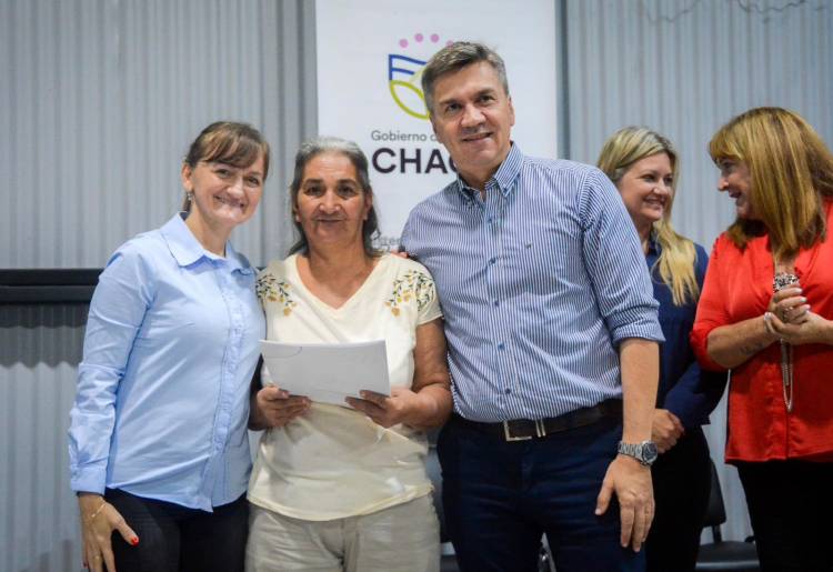 ZDERO ENTREGÓ TÍTULOS DE PROPIEDAD A 154 FAMILIAS DE RESISTENCIA, FONTANA Y BARRANQUERAS 