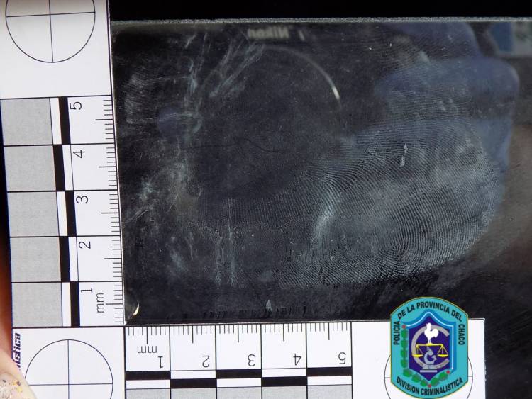 TRES ISLETAS PERITOS DE LA POLICÍA, RECOLECTAN EVIDENCIAS DE UN ROBO ESTIMADO EN $3.000.000