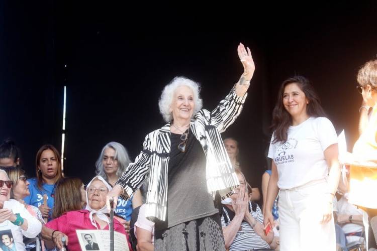 ESA OBSESIÓN LLAMADA ESTELA DE CARLOTTO