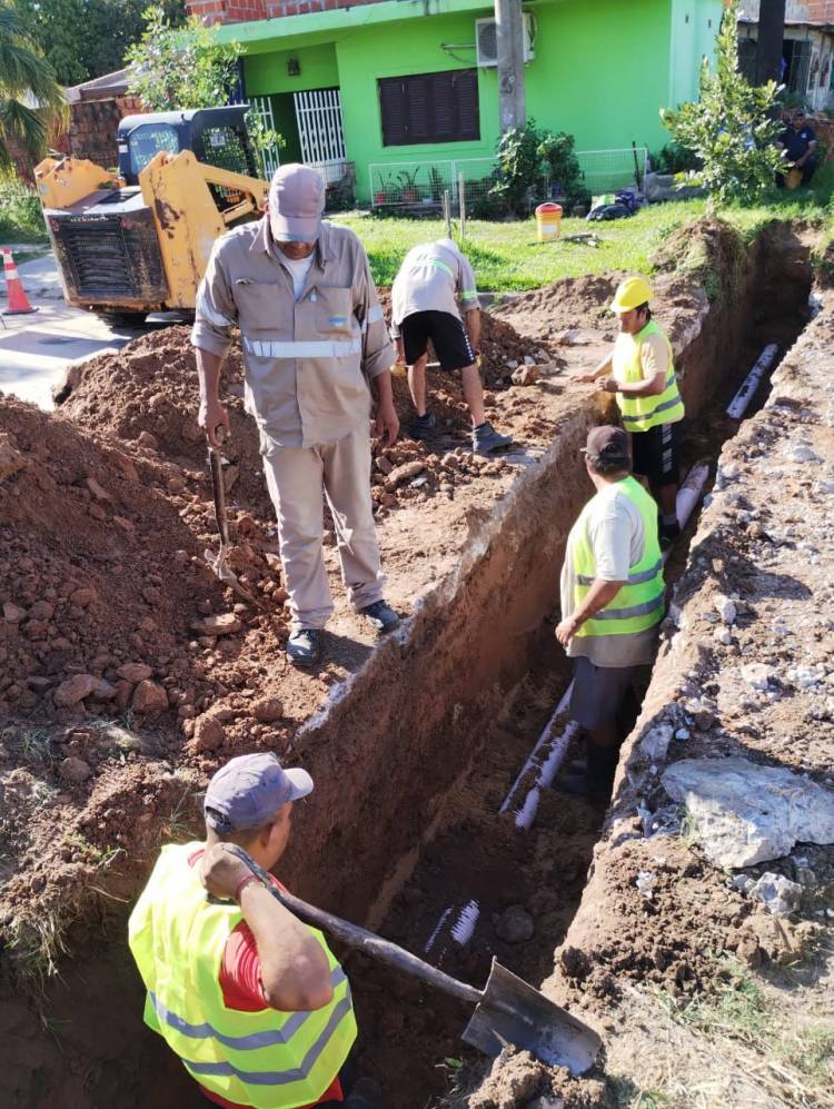 LA LEONESA: SAMEEP EJECUTA TRABAJOS DE SANEAMIENTO Y REPOSICIÓN DE CAÑERÍAS CLOACALES 