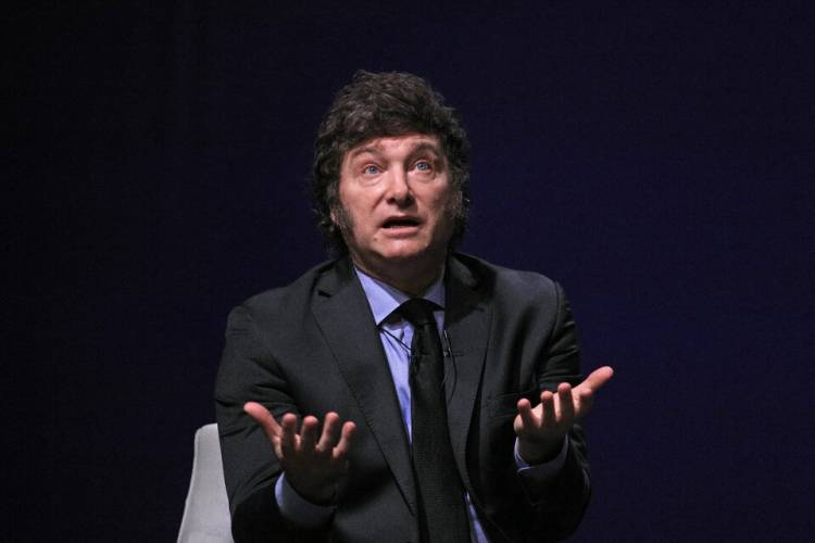 MILEI SE DESPIDE DE LA "V" Y CAMINA A UNA "L"