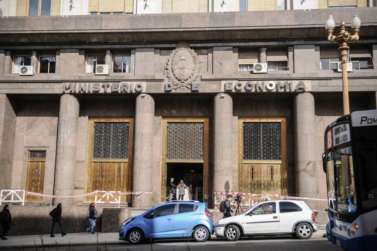 SUBE LA DEUDA EN PESOS