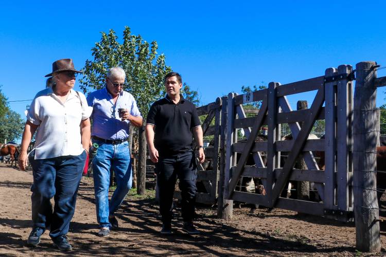 EL MINISTRO HALAVACS ACOMPAÑÓ EL REMATE GANADERO EN GENERAL SAN MARTÍN