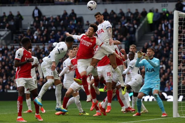 LOS CLUBES DE LA PREMIER LEAGUE VOTARON A FAVOR DE UN TOPE SALARIAL