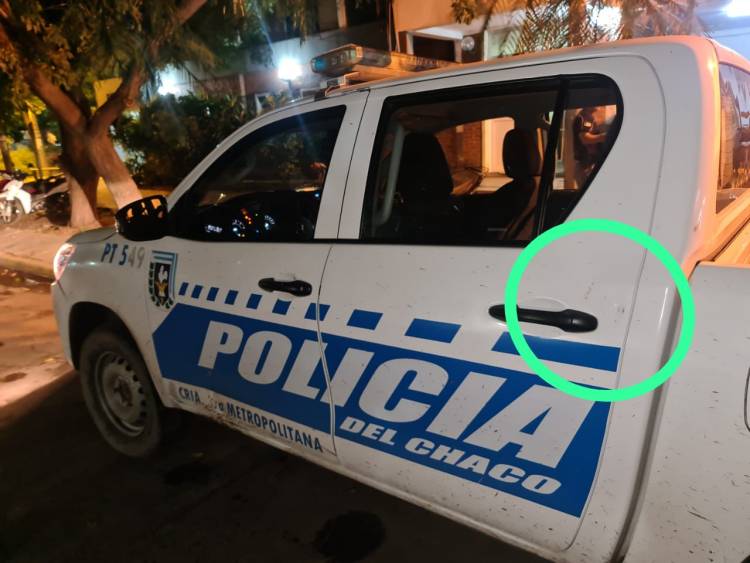 RECUPERARON UNA MOTOCICLETA ROBADA MINUTOS ANTES, PERO VECINOS LESIONARON A UN EFECTIVO POLICIAL 