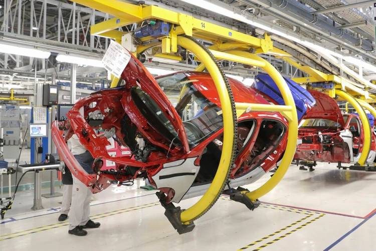 PARA LA INDUSTRIA, SIN LUZ AL FINAL DEL TÚNEL