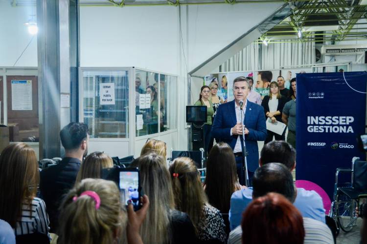 INSSSEP GESTIONA: ZDERO ENTREGÓ ELEMENTOS ORTOPÉDICOS EN LA FARMACIA SOCIAL DE RESISTENCIA