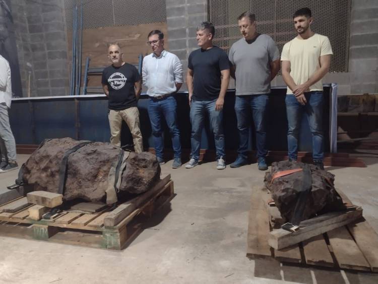 EL GOBIERNO DEL CHACO RECUPERÓ DOS METEORITOS