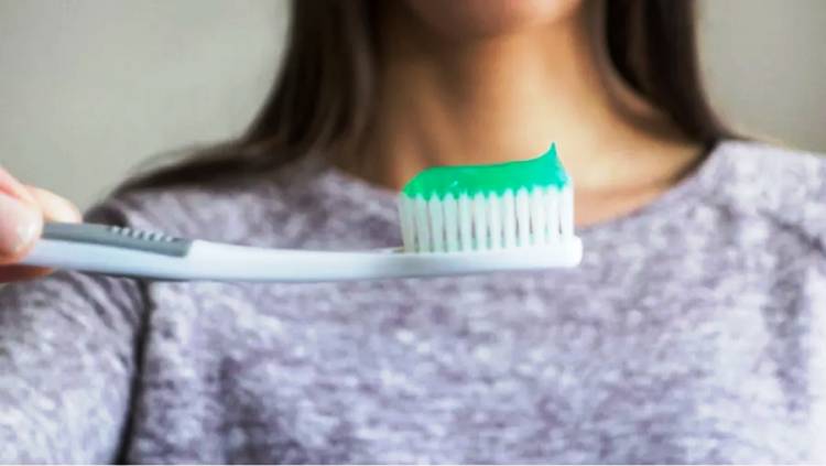 ALZHEIMER Y SALUD BUCAL: ¿POR QUÉ CEPILLARSE BIEN LOS DIENTES PREVIENE LA PÉRDIDA DE MEMORIA?