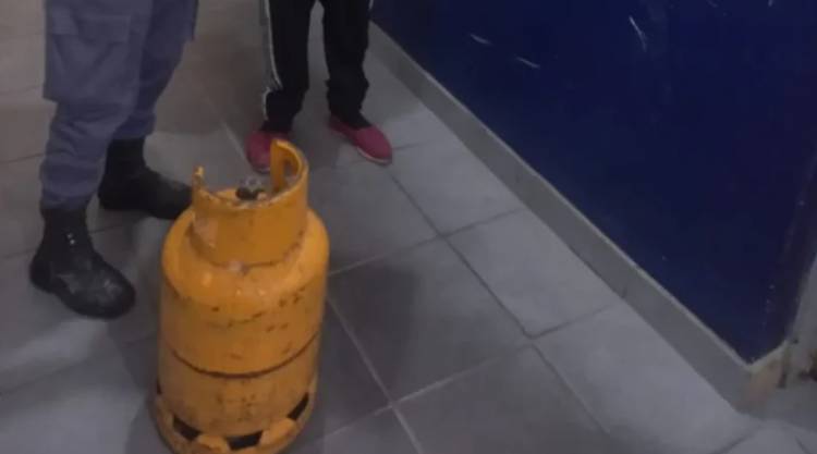 UN JOVEN LE ROBÓ LA GARRAFA A SU ABUELO PERO LO ATRAPARON