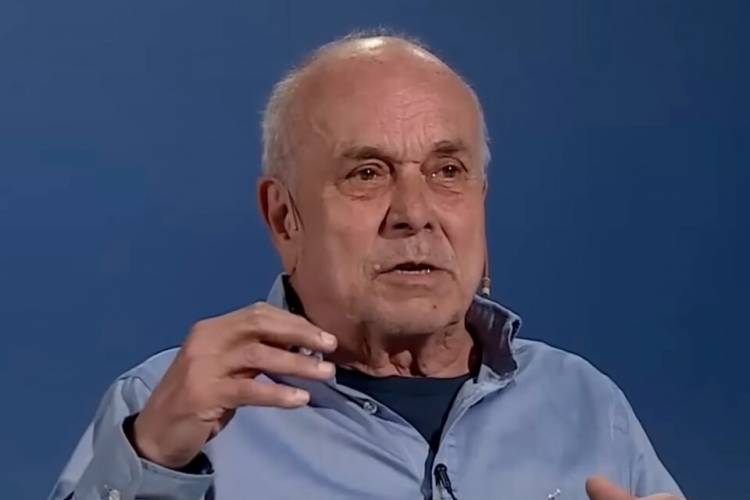 "DEJE DE DECIR PAVADAS"